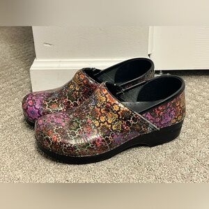 Dansko Professional Clog Multi Mosaics Women size 40 US 9.5 Nursing Medical Tech